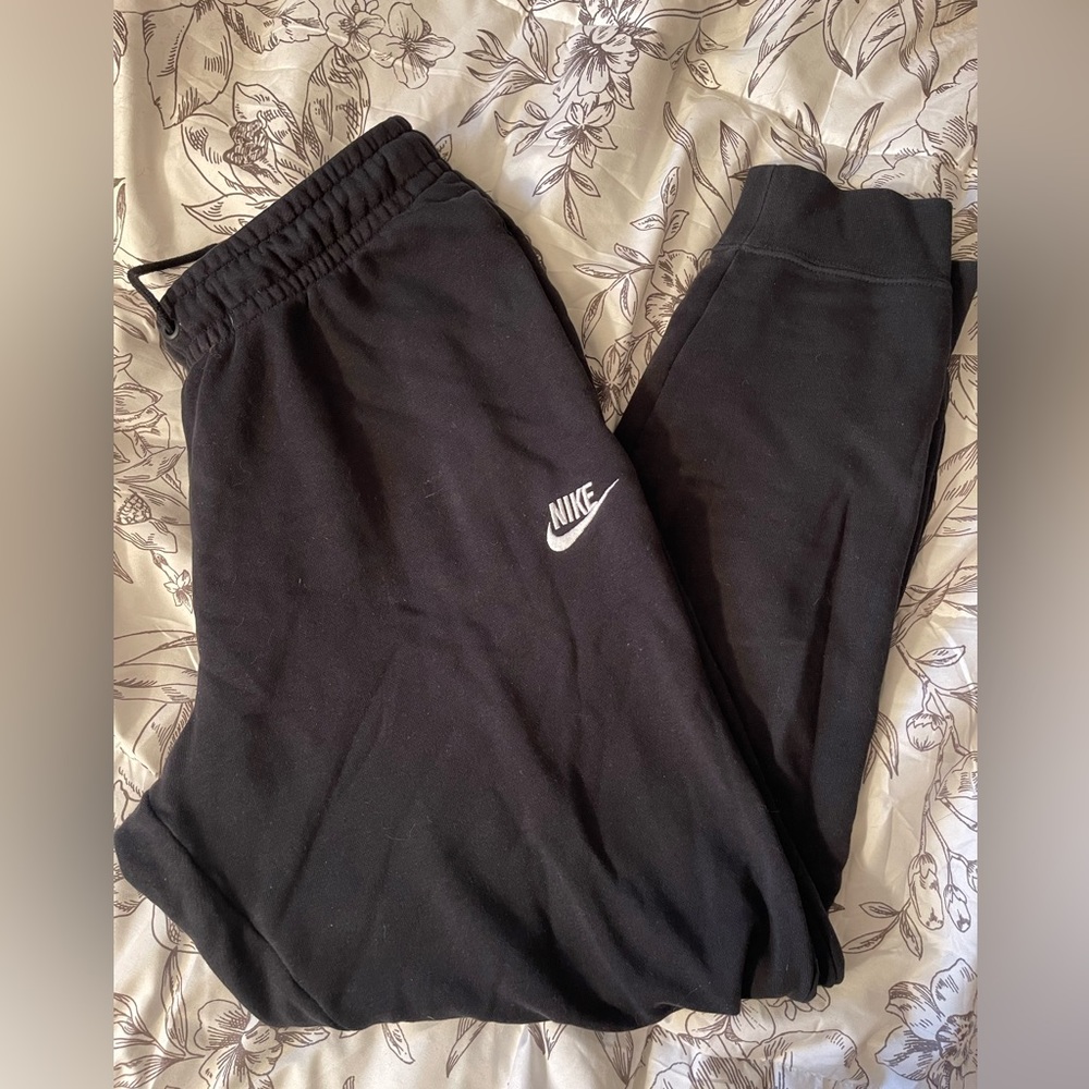 Women’s Nike sweatpants